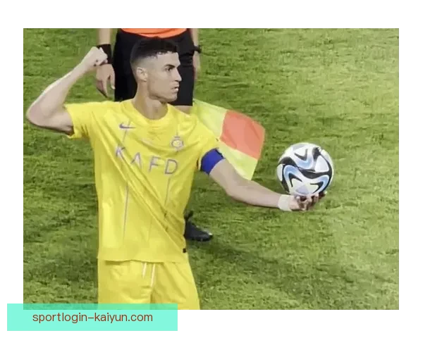 C罗任意球争议引发热议，球迷对裁判判罚提出不同看法